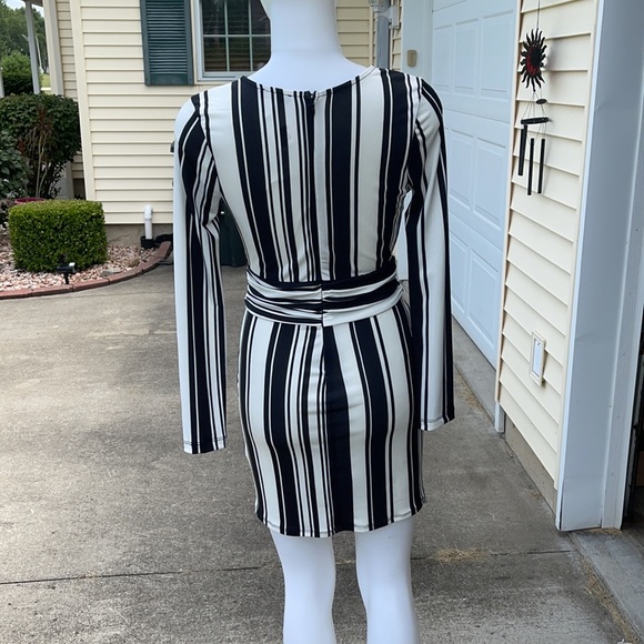 Venus  long sleeved dress size XS - Picture 3 of 5